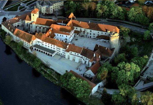 Замок Страконице